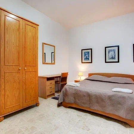 Dc 5 - Seafront 3 Bedroom Penthouse Sliema