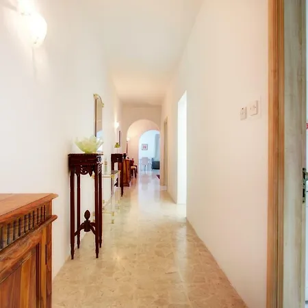 Dc 5 - Seafront 3 Bedroom Penthouse *