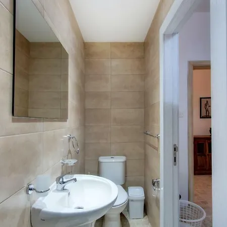 Dc 5 - Seafront 3 Bedroom Penthouse *