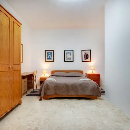 Dc 5 - Seafront 3 Bedroom Penthouse * Sliema