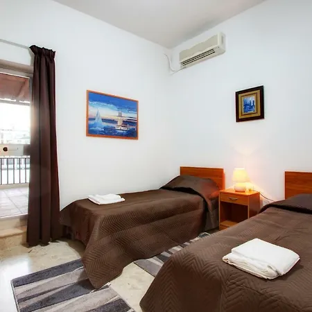 Dc 5 - Seafront 3 Bedroom Penthouse * Sliema
